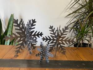 Dessus de table de flocon de neige en métal de haute qualité pour la décoration de fête de Noël à un prix raisonnable - Product Image 4
