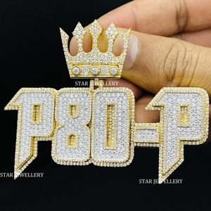 Pendentif Lettre Unisexe Personnalisé en Or 10K Sertie de Diamants de Laboratoire Taille Ronde Brillante Style Hip Hop - Product Image 3