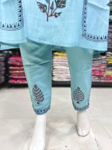 Atractiva muselina de seda con bordado y espejo Kurti Pant y Dupatta fabricante de India - Product Image 5