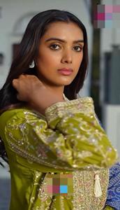 Nouvelle Collection Pure Perroquet Couleur Brodé Attrayant Party Wear Chinon Tissu de Soie Kurti Pant Dupatta au Meilleur Prix - Product Image 3