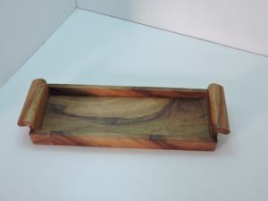 Plateau de service rectangulaire en bois de style rustique avec poignées en métal, conçu pour un usage quotidien et une présentation élégante de la table - Product Image 2