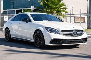 Mercedes-AMG CLS63 S 2017 Usado, Motor V8 Biturbo de 577 CV, Tracción en las Cuatro Ruedas, Equipamiento Completo, Sin Modificar - Product Image 2