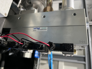 เครื่องเป่าขวดอัตโนมัติ 4 ช่องสำหรับงานอุตสาหกรรม DIY ผลิตขวดได้ 3500 ขวด/ชั่วโมง ปรับแต่งได้ตามความต้องการ OEM/ODM เครื่องทำขวดพลาสติก รุ่นที่ 1 - Product Image 6