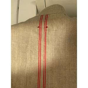 Veste REYA en lin taupe avec col montant, respirante, avec rembourrage en coton amovible et coque en cuir - Product Image 4