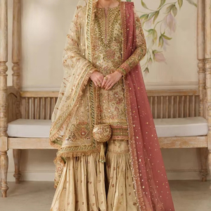 Lehenga Choli Anarkali pakistanais lourdement orné pour femmes, style mariée, tenue de soirée, pour les fonctions de mariage - Product Image 1