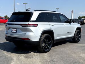 2023เงินประกายรถจี๊ปแกรนด์เชอโรกีจำกัด4WD ใช้กับล้ออัลลอยด์เบาะหนังระบบนำทางสตาร์ทด้วยรีโมท - Product Image 2