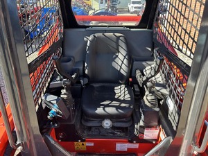 รถตักล้อยาง Kioti TL750 สภาพดี พร้อมห้องโดยสารแบบปิด  บุ้งกี๋ตัก 5 ตัน Kioti TL750 ระบบไฮโฟลว์  แบบตีนตะขาบขนาดกะทัดรัด - Product Image 2