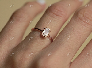 Bague de fiançailles solitaire Moissanite taille émeraude 10K or rose ensemble de lunette bague de mariage en diamant bijoux simples et élégants pour elle - Product Image 6