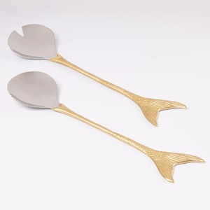 Ensemble de serveurs à salade en métal doré de designer impressionnant pour la maison, cuillère et fourchette de service en acier inoxydable de designer artistique pour les hôtels - Product Image 4