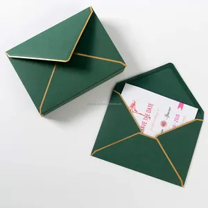 Enveloppe en papier personnalisée enveloppe cadeau d'invitation de mariage carte postale accessoires de bureau enveloppe en papier vert doublure dorée de haute qualité