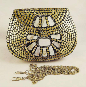 Pochette de soirée de créateur avec motif demi-lune orné de mosaïque, en cuir et métal à sequins et cristaux - Product Image 2