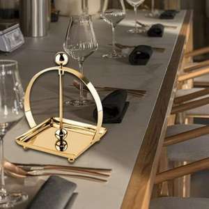 Porte-serviettes élégant en métal noir et or avec un design épuré idéal pour la salle à manger moderne à la maison et le bureau professionnel - Product Image 4