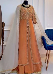 VESTIDO DE KURTA,LEHENGA Y DUPPATA CON CUENTAS DE CRISTAL EMBELLECIDO, PIEDRA, PERLAS TRABAJO PARA FIESTA/BODA = 2024 - Product Image 2