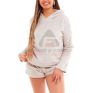 Conjunto corto de sudaderas con capucha transpirables de color personalizado para mujer, ropa de calle de diseño personalizado, conjunto corto de sudaderas con capucha de gran tamaño para mujer - Product Image 1
