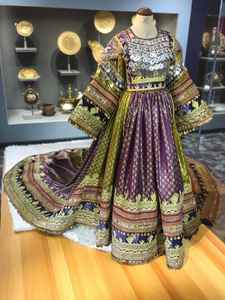 Vestido Afgano Kuchi Vintage de WS International para Niñas, Tela de Lino, Algodón y Seda con Mangas Largas y Bordado - Product Image 6