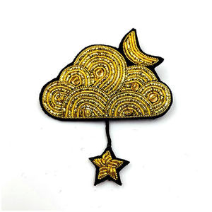 Broches brodées en fil métallique de lingot de mode en dentelle de meilleure qualité Tissu chenille Personnalisable Petite abeille Design Vente en gros à bas prix - Product Image 3