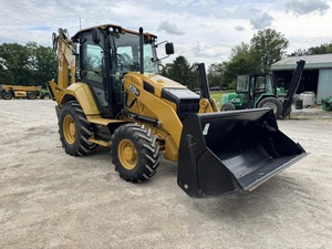 Chargeuse-pelleteuse Caterpillar 420 XE avec attache rapide, godet multi-usages de 1,3 m³, idéale pour l'excavation, le chargement et la construction - Product Image 3