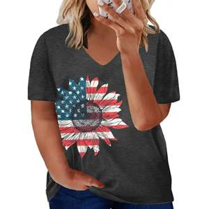 1. 	 T-shirt à manches courtes en coton avec motif drapeau américain et signe de la paix, design patriotique, vente en gros, vêtements en vrac - Product Image 3