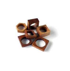 Élégants anneaux de serviette en bois faits à la main, parfaits pour les mariages, les fêtes, les repas festifs, les banquets, les cafés, les restaurants et les maisons - Product Image 1