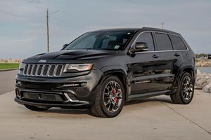 Jeep Grand Cherokee SRT 2014 d'occasion en bon état, 1 propriétaire depuis 2015, moteur Hemi V8 6,4 litres, transmission intégrale, non modifiée - Product Image 3