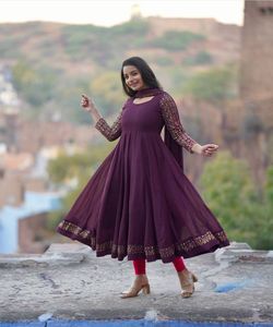 Ropa de fiesta étnica india: Vestido Georgette de seda listo para usar con trabajo de secuencia - Product Image 4