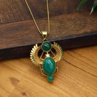 Collier Scarabée Doré avec Pierre Verte, Pendentif Rétro Égyptien, Bijou Tendance Style Vintage, Collier Bohème avec Pierres Précieuses