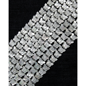 Collar de Conchas de Mar y Cuentas de Coral - Product Image 1