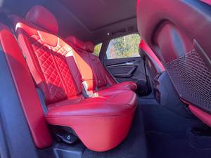 Venta de SUV Q7 2022 con Motor V6 Turboalimentado, Tracción en las Cuatro Ruedas, Control de Crucero Adaptativo, Techo Panorámico, Interior de Cuero Rojo Magma, Automático - Product Image 2