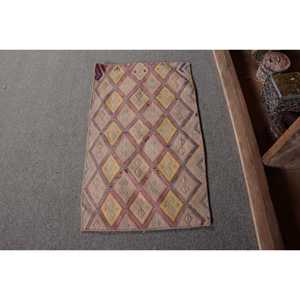 Alfombra turca vintage de 1,3x2,3 pies, clásica, étnica, rosa, amarilla, diseño de retazos, área grande, Alfombra de lana, látex para habitación de pasillo - Product Image 1