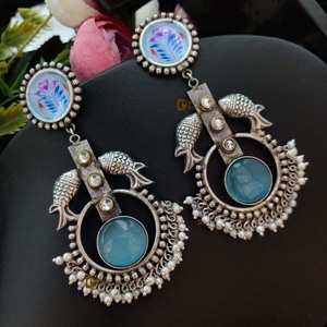 Elegantes pendientes plateados con diseño de pez hechos a mano Monalisa Stone para niñas Casual & Party Wear para regalo - Product Image 5