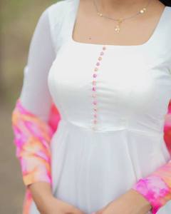 Avni Bloom de generaciones talladas en artesanía deslizándose con gracia a través de las eras, un tapiz tejido de Cultura del orgullo y belleza duradera - Product Image 4