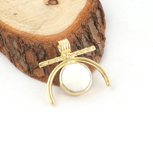 Beautiful <b>Hot</b> Sale Tiny White Agate Checker Cut Gemstone Pendant Necklace Brass Gold Plated Round <b>Stone</b> Pendants Women Jewelry - Product Image 1