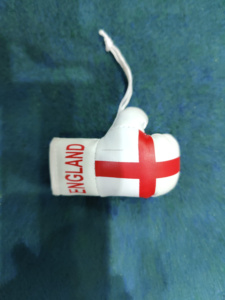 Gants de boxe miniatures et sac suspendu Accessoires de boxe à domicile décoratifs en plein air avec porte-clés - Product Image 2