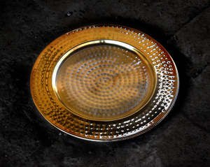 Nouveau design en métal martelé écologique pour assiette de chargeur assiette de service décorative de couleur dorée pour les occasions et les événements - Product Image 3