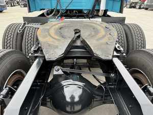 ขายรถบรรทุกมือสอง ปี 2020 รุ่น VNL64T760 Sleeper Semi Truck - เครื่องยนต์ D13 425 แรงม้า เกียร์อัตโนมัติ 12 สปีด I-Shift จัดส่งถึงหน้าบ้านทั่วโลก - Product Image 5