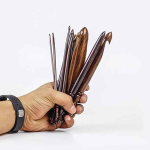 Ganchos de ganchillo pulidos de primera calidad hechos a mano de palisandro y agujas de tejer artesanías de madera hechas a mano - Product Image 2