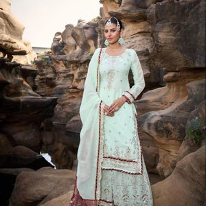 Faux fil de georgette avec broderie de séquence et haut de travail Moti Rivet avec manches longues et Sharara avec bordure en dentelle Dupatta - Product Image 1