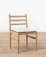 Chaise de salle à manger d'extérieur moderne en bois massif couleur naturelle avec coussin confortable pour villa, parc, hôtel, restaurant