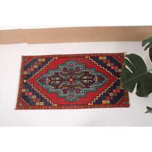 Vintage Small Rug 1.6x3.1 ft, <b>Red</b> Camouflage Turkish <b>Wool</b> Rug - Product Image 3