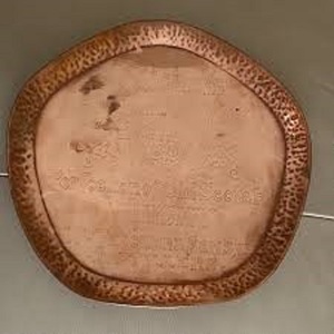 Plateau polonais personnalisé bleu marine et or avec bar design de service organisateur en bois pour décoration de la maison pour aliments à longue surface en métal - Product Image 4