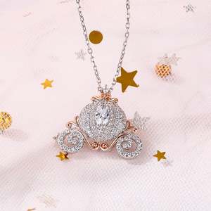 Collier Jeulia en argent sterling avec pendentif carrosse citrouille du rêve de Cendrillon et serti de zircons - Product Image 6