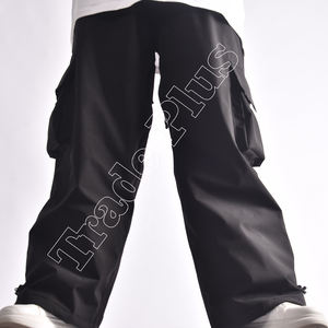 Pantalon cargo noir élégant avec construction imperméable et conception de neige multi-poches - Product Image 2