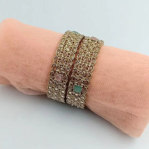 Bracelets indiens à la mode et traditionnels en laiton Bracelets de mariage pour femmes et filles - Product Image 1