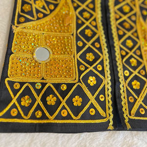 Chaleco tradicional de terciopelo dorado para hombre, chaleco bordado tradicional - Product Image 3