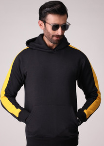 Sweat à capuche streetwear unisexe, noir audacieux avec des accents jaunes vibrants, rehaussez votre look avec une polaire confortable et confortable pour le style de tous les jours - Product Image 6