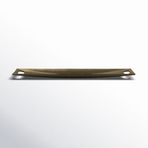 Plateau de service rond argenté élégant avec finition martelée et bords élégants, parfait pour servir des boissons et améliorer la décoration - Product Image 4