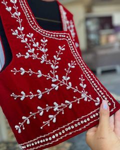 Veste pour femme ornée de perles avec influence turque - Product Image 2