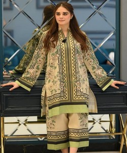 FANCY GEORGETTE BRODERIE SÉQUENCE TRAVAIL HAUT BAS AVEC DUPATTA FESTIVE WEAR PRIX DE GROS VÊTEMENT ETHNIQUE - Product Image 1