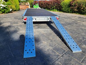 Semi-remorque à plateau en acier à 3 essieux d'occasion en bon état avec une capacité de charge supérieure à 30 000 kg pour le transport de marchandises et utilitaire - Vente directe usine - Product Image 2