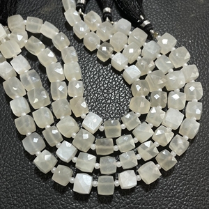 ลูกปัดทรงกล่องเหลี่ยมเพชรพลอยสีขาวขนาด7-8มม. - Product Image 3